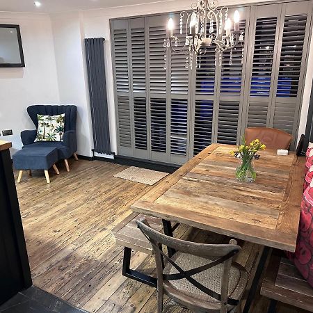 •Mangohauslondon• •Airconditioned•Garden•Fire Pit• ภายนอก รูปภาพ
